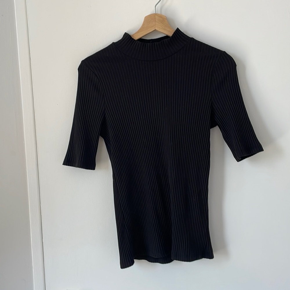 Black ribbed top